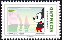 Mickey visite les monuments français <br>Devant les falaises normandes