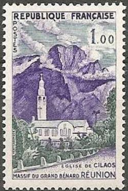  Massif du grand Bénard et église de Cilaos à la Réunion 