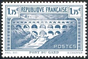  Pont du Gard ( timbre N° 262 de 1931) 